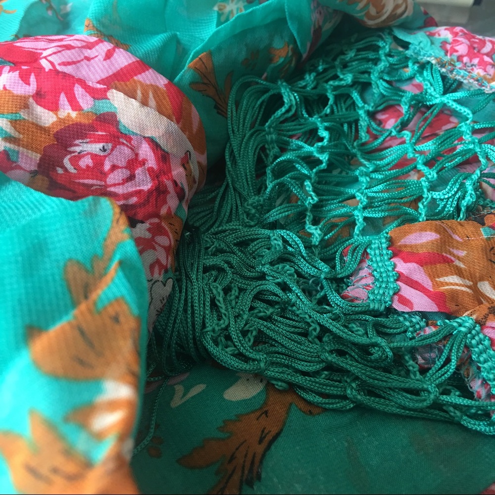 ✨HP! RESTOCKED! Floral Pattern Fringe Kimono✨ - Picture 4 of 5